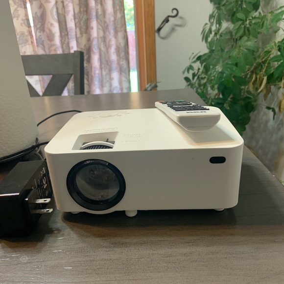 Projector - Picture 1 of 1